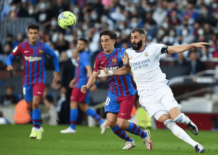 西甲巅峰对决:比利亚雷亚尔VS皇马——积分榜次席之争的战术博弈