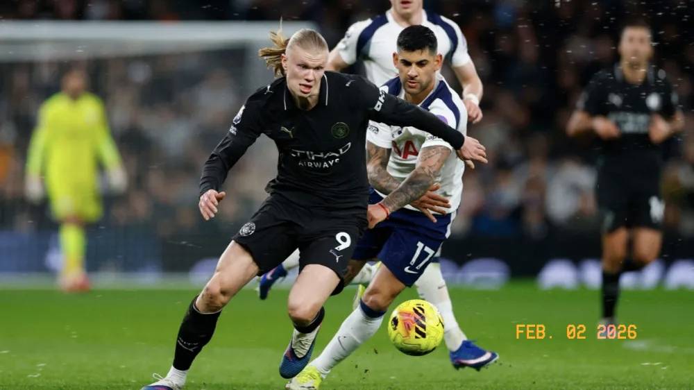 英超24轮悲喜夜!曼联重返前四,曼城维拉齐丢分,争冠格局再洗牌