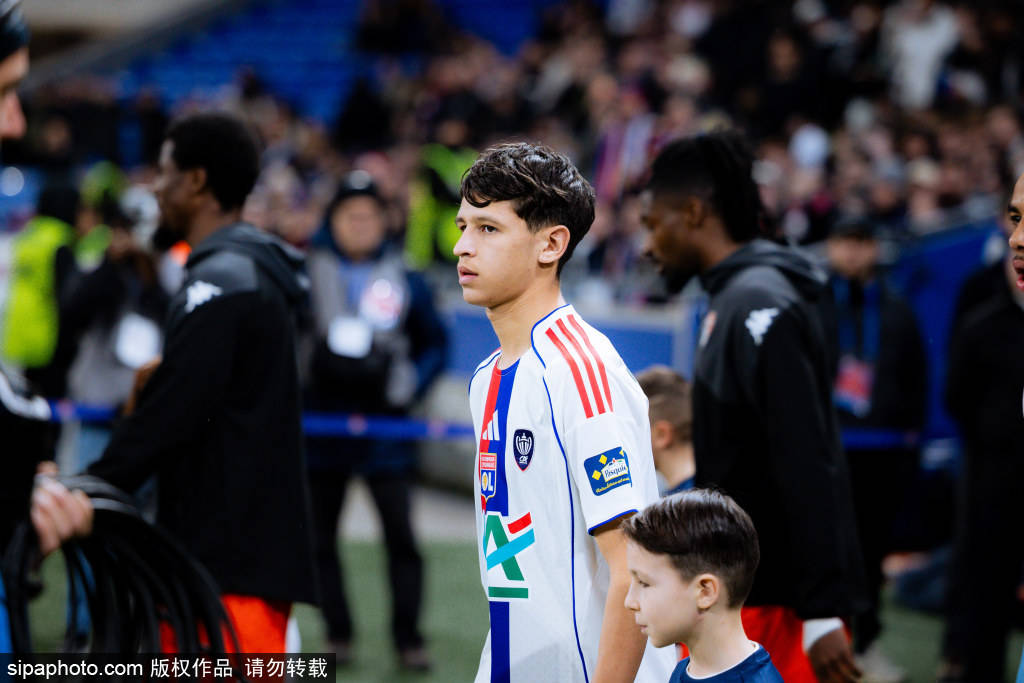 恩德里克禁赛后重返里昂首发遭遇失利:我希望与维尼修斯和姆巴佩一起赢得欧冠