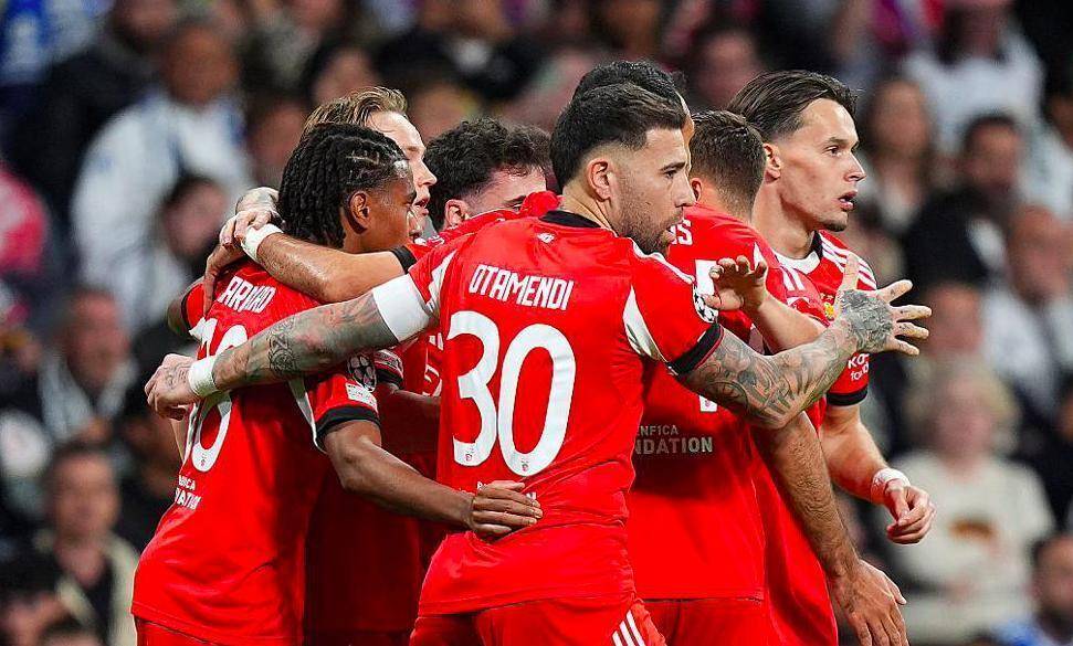 欧冠逆转名场面！2-1力克死敌，超巨破门锁定胜局，13.6亿豪门复仇晋级！