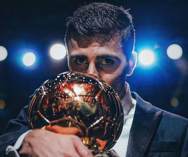 强挖金球巨星！皇马夏季转会窗口目标揭秘，权威记者爆料曼城难留罗德里