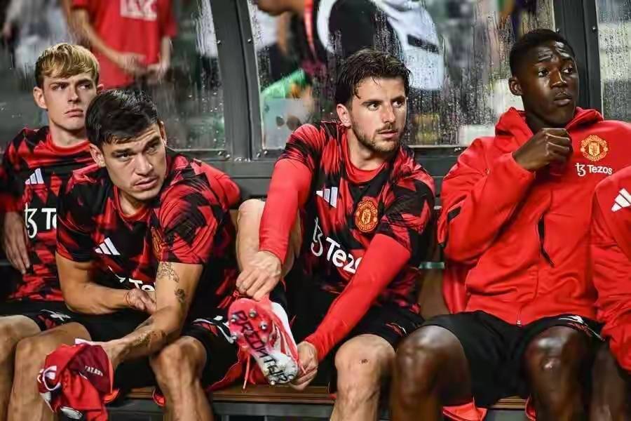 锁定皇马真核！曼联认定琼阿梅尼可拿下，完美接班卡塞米罗！